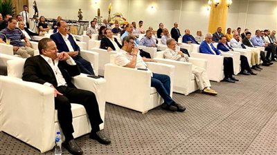 وزير السياحة والآثار يعقد اجتماعاً موسعاً مع عدد من المستثمرين 