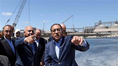 رئيس الوزراء يتفقد المشروعات الجاري تنفيذها في ميناء الدخيلة (صور)