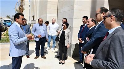 وزير الرياضة يباشر مهام عمله من مقر الوزارة بالحي الحكومي بالعاصمة الإدارية (صور)