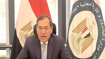 وزير البترول يتابع خطة التوسع في استخدام الغاز الطبيعي كوقود في السيارات (صور)