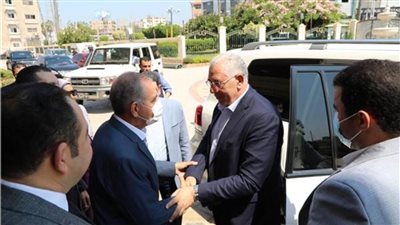 وزير الزراعة يلتقي محافظ كفر الشيخ لبحث سبل تحقيق التنمية الزراعية 