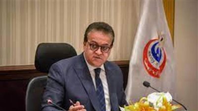 وزير الصحة يقطع زيارته للمنشآت الطبية بالإسكندرية لمتابعة حريق كارفور.. و12 سيارة إسعاف