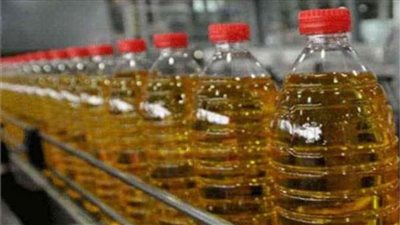 ضبط 19 طن زيت طعام مجهول المصدر داخل محل لتجارة السلع الغذائية 