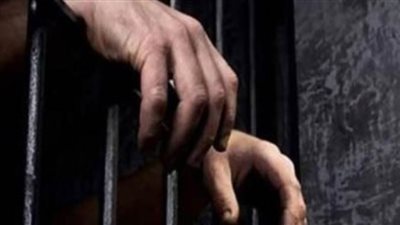 تجديد حبس عاطل لانتحاله صفة طبيب بشري وإجراء عمليات جراحية في الإسكندرية