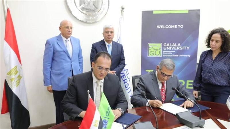 جانب من توقيع البروتوكول