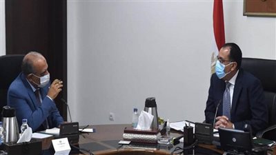 رئيس الوزراء يتابع مع وزير قطاع الأعمال العام ملفات عمل الوزارة (صور)
