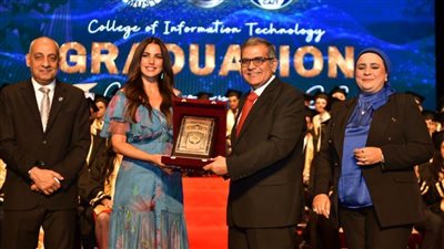 بالصور.. جامعة مصر للعلوم والتكنولوجيا تنظم حفلاً ضخماً لتخريج دفعة جديدة من كلية 