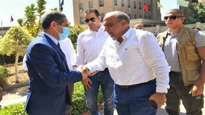 وزير قطاع الأعمال يتفقد مشروع تطوير شركة مصر للغزل والنسيج بالمحلة الكبرى (صور)
