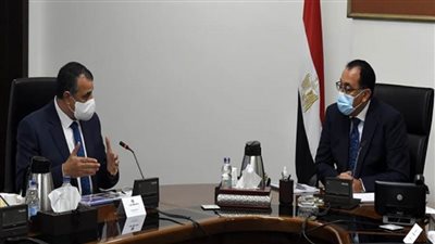 رئيس الوزراء يلتقي وزير الإنتاج الحربي لمتابعة ملفات عمل الوزارة (صور)