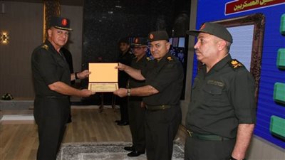 رئيس الأركان يتفقد معهد المهندسين العسكريين لحصوله على المركز الأول على مستوى المعاهد التعليمية للقوات المسلحة (صور)