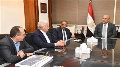 وزير الإسكان يتابع الموقف التنفيذي لمشروع سد ومحطة 
