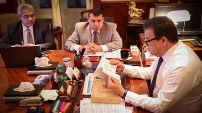 وزير الصحة يعتمد أول دليل لموازنة البرامج والأداء بالقطاع الصحي بعنوان «منظومة البرامج والآداء.. المفاهيم والتطبيق»