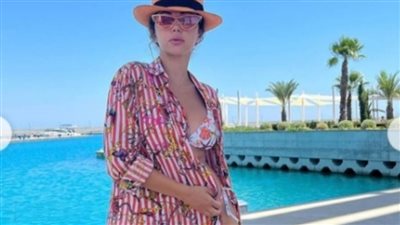 مريام فارس تتألق على البحر بكاش مايوه