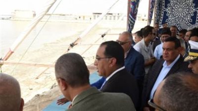 رئيس الوزراء يستعرض مع وزيرى البيئة والرى إعادة التوازن البيئى لبحيرة قارون