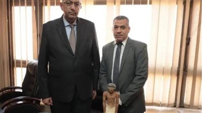 وزارة السياحة والآثار تتسلم تمثالين أثريين تم استردادهما من بلجيكا