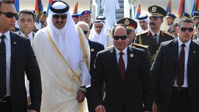 الرئيس السيسي يصل الدوحة.. وأمير قطر على رأس المستقبلين 