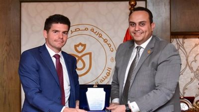 رئيس هيئة الرعاية الصحية يناقش فرص التعاون مع مسئولي أحد الشركات الألمانية الرائدة في مجال تدوير المخلفات الطبية (صور)