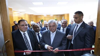 وزير التعليم العالي يرأس اجتماع مجلس إدارة المركز القومي للبحوث (صور)