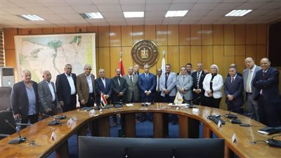 وزير السياحة يوجه بدراسة طلبات ومقترحات اللجان النقابية للعاملين بالمجلس الأعلى للآثار