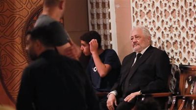 بالصور .. نجوم الفن والإعلام يواسون خالد زكي في وفاة زوجته بمسجد الشرطة 