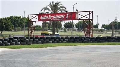 وزير الشباب يُكرم الطفل زين الحمصاني لحصوله على المركز التاسع في أقوى بطولة دولية للكارتينج (صور)