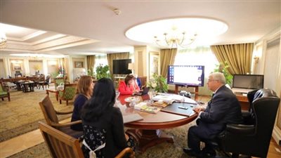 وزير التعليم العالي يلتقي مُمثلي شركة 