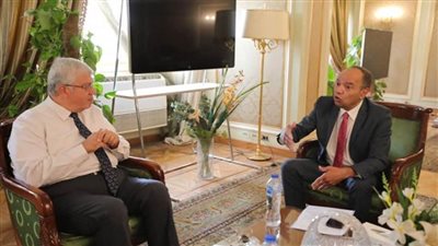 وزير التعليم العالي يستقبل مدير اليونسكو للعلوم لبحث التعاون المُشترك (صور)