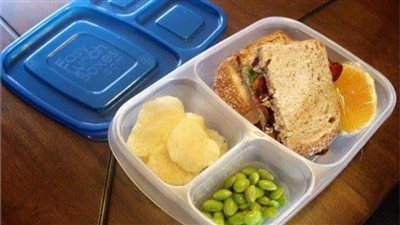 استشاري تغذية يحذر من «اللانش بوکس» للأطفال 