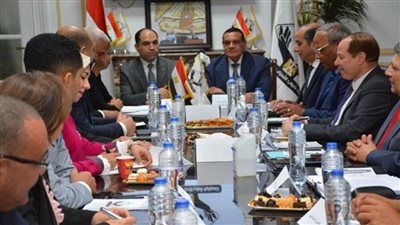 وزير التنمية المحلية يزور تنسيقية شباب الأحزاب والسياسيين (صور)