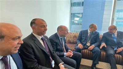 وزير الطيران يلتقي وزير المواصلات القطري لتعزيز التعاون المشترك بين البلدين في مجال النقل الجوي (صور)