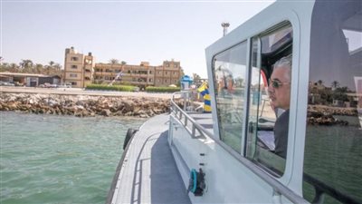 رئيس الهيئة الاقتصادية لقناة السويس يتفقد أعمال التطوير بميناء العريش ويلتقي شركات المقاولات الوطنية (صور)