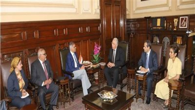 وزير الزراعة يبحث مع المدير التنفيذي لبرنامج الأغذية العالمي التعاون المشترك 