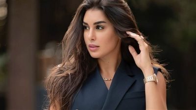 ياسمين صبري تتألق داخل سيارة في أحدث ظهور 