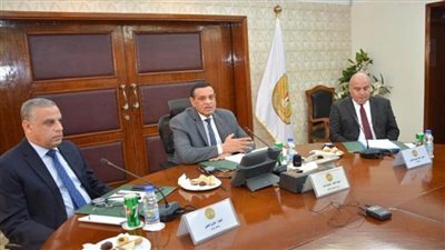 وزير التنمية المحلية يتابع مع محافظي قنا وسوهاج ووفد البنك الدولي مستجدات برنامج التنمية المحلية بصعيد مصر (صور)