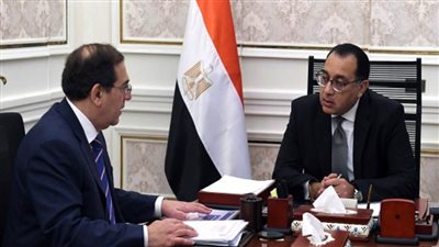 رئيس الوزراء يتابع مع وزير البترول موقف توافر المنتجات البترولية لتلبية احتياجات السوق المحلية فى ظل الأزمة العالمية (صور)