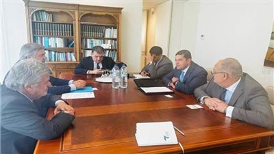 «عبد الوهاب» يستعرض الفرص الاستثمارية الواعدة في مصر أمام مسئولي البرتغال