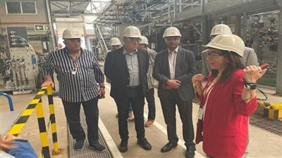 وزير الإسكان يناقش أساليب تصميم الأغشية المستخدمة في تنقية مياه الشرب بإسبانيا (صور)