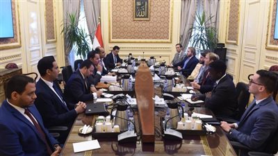 مسئولو مجلس الوزراء يلتقون مساعدي أعضاء الكونجرس لشرح تفاصيل حياة كريمة