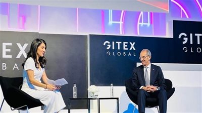 وزير الاتصالات يجري مباحثات مع كبرى الشركات العالمية في جيتكس جلوبال (صور)