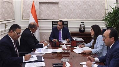 رئيس الوزراء يلتقي وزير قطاع الأعمال لمتابعة ملفات عمل الوزارة (صور)