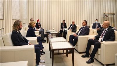 هشام آمنة يبحث مع منظمة المدن والحكومات العالمية تعزيز دور المجتمعات المحلية