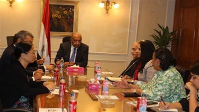 وزير قطاع الأعمال العام يبحث مع 