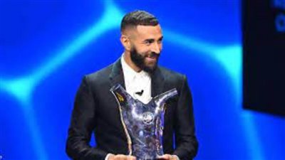رسميا.. كريم بنزيما يفوز بجائزة الكرة الذهبية لأفضل لاعب في العالم
