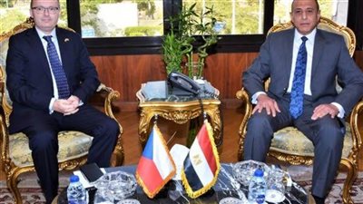 وزير الطيران يلتقي سفير جمهورية التشيك لتعزيز سبل التعاون بين البلدين