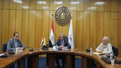 وزير القوى العاملة يوجه بوضع أفكار وآليات جديدة  لتفعيل دور أجهزة السلامة والصحة المهنية وتعديل لوائحها (صور)