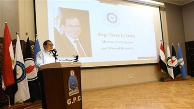 طارق الملا: البدء في زيادة مزيج الطاقة المعتمدة على الطاقة الجديدة والمتجددة (صور)