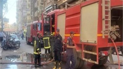 الحماية المدنية تحاول السيطرة على حريق عقار في شارع الازهر 