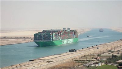 الفريق أسامة ربيع يتفقد حركة الملاحة.. والقناة تشهد عبور 65 سفينة من الاتجاهين (صور)