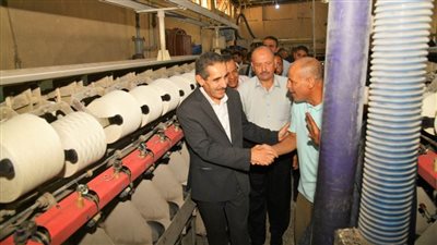 محافظ الغربية يستمع لمطالب عمال الغزل ويؤكد دعمه لقطاع الصناعة وتوفير منافذ والاستعانة بهم في المعارض الدورية (صور)