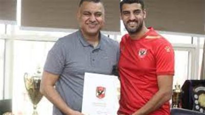 الأهلي يعلن تجديد عقد عمر بدير نجم تنس الطاولة لمدة 4 مواسم